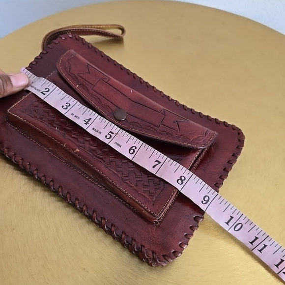 VINTAGE WESTERN ORNATE HANDMADE CARVED BROWN LEATHER MEXICO CLUTCH PURSE ETCH 🌴 - Picture 4 of 9